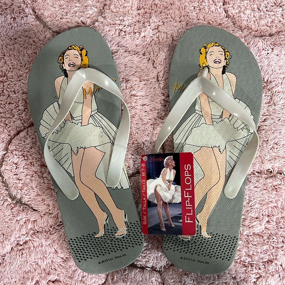 Marilyn Monroe Flip Flops NWT Size M (7-8)